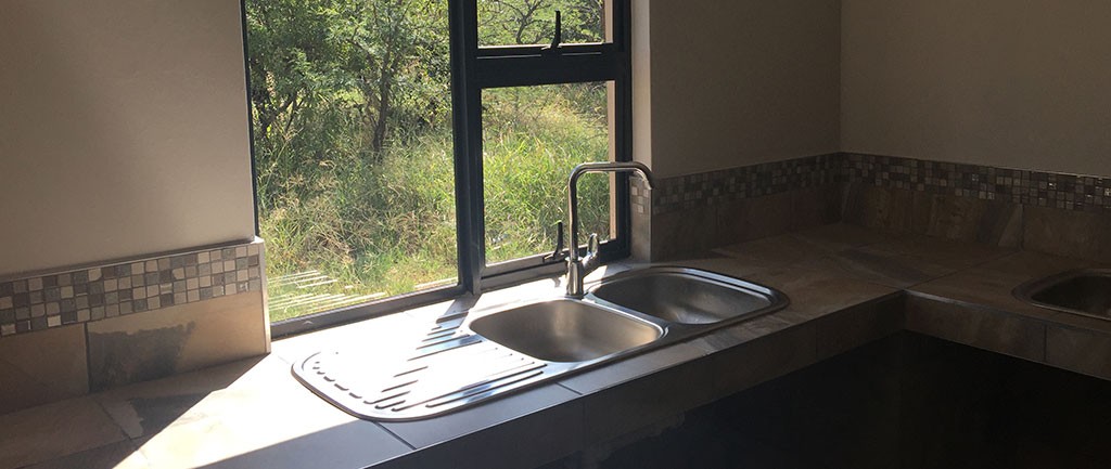 Scullery facilities at Willem's Rus